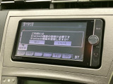 ラジオやCD、テレビなど複数のメディアを選べる画面を備え、表示を見ながら音源を選択できます。日常の移動中も、使いたい機能を確認しやすい配置です。