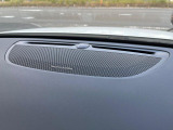 【harman kardon】ハーマンカードンのHi-Fiスペシャリストと共に、モデル別に開発・設計された専用チューニングが臨場感溢れる音響空間を実現しています。