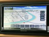 地図表示で周辺の道路や現在地を確認しやすく、行き先を探す際にも便利です。画面上に各種表示がまとまり、日常のお出かけで目的地までの道筋を確かめるのに役立ちます。