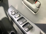 【電動格納ミラー】サイドミラーは電動格納式となっており、狭い駐車場でもキズがつくリスクを抑えられます。