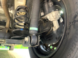 お車を安心してお乗りいただく為には、足回りの定期点検が欠かせません。サービスサポート(有償保証)では無料点検もご提供しており、安心のカーライフをお過ごしいただけるサポート体制が整っています。