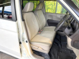 運転席シート廻りは使用感も少なく、良好な状態となっています。前オーナー様が丁寧に使っていたことがよくわかりますね。