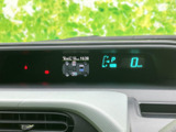 速度やシフト位置などの情報が運転席前方に表示され、走行に必要な状態をひと目で確認しやすい配置です。日々の運転時も必要な表示を把握しやすく便利です。