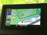 道路や周辺施設を地図上で確認でき、目的地までのルートを把握する際に役立ちます。広域・詳細の表示切替にも対応し、慣れない場所へのお出かけをサポートします。