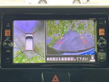 後方映像に加えて車両周辺の状況を画面で確認でき、駐車時の周囲確認をサポートします。ガイド表示も備わり、車庫入れや切り返しの際に役立ちます。