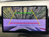 【バックカメラ】駐車時に後方がリアルタイム映像で確認できます。大型商業施設や立体駐車場での駐車時や、夜間のバック時に大活躍!運転スキルに関わらず、今や必須となった装備のひとつです!