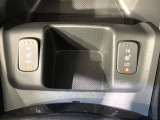 【前席シートヒーター】寒い日に重宝するシートヒーター!エアコンより早く温まってくれるので寒がりの人も安心ですね♪エアコンの温風は乾燥するから苦手、という方にもをおすすめです。