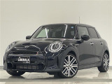 ◆LIBERALAは、輸入車選びの新たなスタイルを提案するインポート・セレクト・ブランドです。オーナー様となる方がクルマから直接感じる感性を第一にした、最良の一台との出会いをコーディネートいたします。