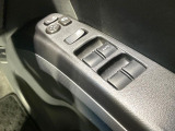 【電動格納ミラー】サイドミラーは電動格納式となっており、狭い駐車場でもキズがつくリスクを抑えられます。