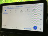 目的地や施設名、住所などを画面から検索でき、よく行く場所の登録にも対応したメニューです。項目が画面上に整理されており、必要な機能を見つけやすく、日々のお出かけをサポートします。