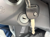 【キーレス】少し離れた場所からでもボタン一つでドアの開錠・施錠ができるのでとっても便利!ドアの鍵穴周りに傷をつけることもありません♪