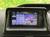 テレビやラジオなどの選択肢が画面下部に並び、使いたい音源を確認しやすい構成です。チャンネル選択や設定項目も表示され、日常の移動中に音声を楽しむ際に便利です。