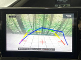 【バックカメラ】駐車時に後方がリアルタイム映像で確認できます。大型商業施設や立体駐車場での駐車時や、夜間のバック時に大活躍!運転スキルに関わらず、今や必須となった装備のひとつです!