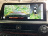 画面上でFM・AMラジオや交通情報、Bluetoothを選べるメニューが表示されています。選択肢が一覧で確認でき、聴きたい音源に合わせて切り替えやすいため、移動中の楽しみ方が広がります。