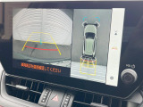 【パノラミックビューモニター】専用のカメラにより、上から見下ろしたような視点で360度クルマの周囲を確認することができます☆死角部分も確認しやすく、狭い場所での切り返しや駐車もスムーズに行えます。