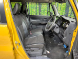 運転席まわりには十分なスペースがあり、大柄な方でもゆったり運転していただける環境です。
