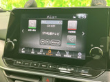各種メニューが画面に整理され、オーディオや電話、現在地などの項目を確認できます。用途に応じて選びやすく、車内での機能利用をサポートします。