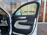 XC40 T4 AWD モメンタム 4WD サンルーフ 修復歴無し