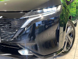 【LEDヘッドライト】悪天候や夜間走行時も良好な視界を確保し安心して運転できる高輝度LEDヘッドライトを装備!点灯速度が早く、消費電力も抑えられています。