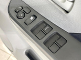 【電動格納ミラー】サイドミラーは電動格納式となっており、狭い駐車場でもキズがつくリスクを抑えられます。