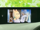 停車中にテレビ映像を視聴でき、休憩時間など車内で過ごすひとときに活用できます。画面表示も確認しやすく、目的に応じて車内の時間を有効に使える便利な装備です。