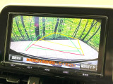 【バックカメラ】駐車時に後方がリアルタイム映像で確認できます。大型商業施設や立体駐車場での駐車時や、夜間のバック時に大活躍!運転スキルに関わらず、今や必須となった装備のひとつです!