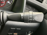 操作しやすいウインカーレバーは、スムーズな車線変更をサポートします。直感的に操作でき、安全な運転に貢献します。