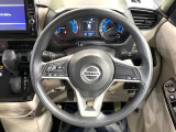インテリアに合わせたデザインのステアリングは、運転される方のことも考え、運転しやすい形状、大きさです。是非一度、実際に触ってお確かめください。
