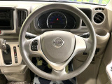 インテリアに合わせたデザインのステアリングは、運転される方のことも考え、運転しやすい形状、大きさです。是非一度、実際に触ってお確かめください。