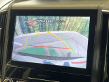 【バックカメラ】駐車時に後方がリアルタイム映像で確認できます。大型商業施設や立体駐車場での駐車時や、夜間のバック時に大活躍!運転スキルに関わらず、今や必須となった装備のひとつです!