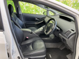 運転席まわりまで見渡しやすく、座席から前方の視界を確保しやすいレイアウトです。シートや足元にもゆとりが感じられ、毎日の移動を快適に過ごせます。