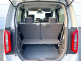 普段のお買い物や通勤、送迎等に十分な荷室スペースを確保しております。セカンドシートを倒すと、大きな荷物の積載も可能です♪