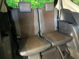 床下収納式のサードシートです。座席部分をコンパクトに収納でき、広大な荷室スペースとしてお使いいただけます!乗車人数や荷物の量など利用シーンに合わせて3列目を有効活用でき、とっても便利♪