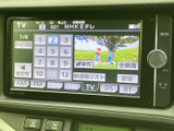 テレビやラジオ、CD・DVD、SD、Bluetoothなど、複数の音源を画面から選択可能。使いたいメディアを確認しやすく、車内での過ごし方が広がります。