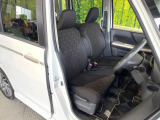 運転席シート廻りは使用感も少なく、良好な状態となっています。前オーナー様が丁寧に使っていたことがよくわかりますね。