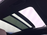 ●サンルーフ:開放感たっぷりの希少装備、サンルーフが装着されています!車内に明かりを取り入れたり景色を楽しむ以外にも、車内の空気も簡単に換気できて快適です!