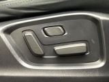 【メモリー機能付きパワーシート】ドライバーごとに設定したシート位置を記憶して、ボタン一つで切り替えできる便利な機能!運転する方が複数名いらっしゃるご家庭におすすめです♪