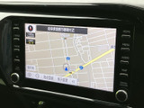 現在地周辺の道路や目印を地図上で確認でき、目的地までのルート把握に役立ちます。画面上の案内や表示切替などの項目も見やすく、日常のお出かけをサポートします。
