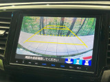 【バックカメラ】駐車時に後方がリアルタイム映像で確認できます。大型商業施設や立体駐車場での駐車時や、夜間のバック時に大活躍!運転スキルに関わらず、今や必須となった装備のひとつです!