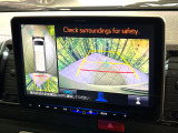 【パノラミックビューモニター】専用のカメラにより、上から見下ろしたような視点で360度クルマの周囲を確認することができます☆死角部分も確認しやすく、狭い場所での切り返しや駐車もスムーズに行えます。