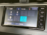 AM・FMに加えてBluetoothやテレビなどの選択肢が画面に並び、用途に合わせて音源を選びやすい構成です。表示が整理されており、日常の移動中も使いやすい装備です。