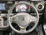 インテリアに合わせたデザインのステアリングは、運転される方のことも考え、運転しやすい形状、大きさです。是非一度、実際に触ってお確かめください。
