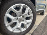 ●純正17インチアルミホイール:輸入車ならではの卓越した走りを支えるホイールと足回りです!日本車の走りに慣れている方にもぜひ体感して頂きたいほど、高いレベルでまとまっています!