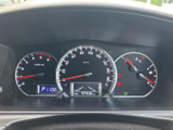 速度やエンジン回転数、燃料残量などを運転席から確認しやすい配置です。必要な情報をひと目で把握しやすく、日々の運転時にも状況を確認しながらお使いいただけます。