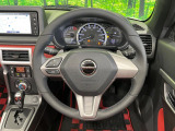 【純正革巻きステアリング】上質な革を使用することで、手にしっかり馴染みとても運転しやすいハンドルです♪