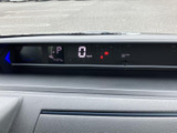 運転席から確認しやすい位置に各種表示がまとまり、速度やシフト位置などを把握しやすいメーターまわりです。必要な情報を目で追いやすく、日々の運転を支えます。