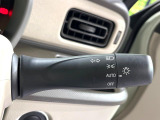 【オートライト】周りの明るさに応じて自動でヘッドライトの点灯・消灯ができる機能です!ライトの付け忘れ・消し忘れなどが無くなり、雨の日や夕方の走行も安心!トンネル通過時も便利ですね♪