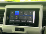 ラジオやBluetooth Audio、DVD/CDなど、複数のメニューが表示されています。使いたい音源を画面から選びやすく、通勤やお出かけの際に好みの音楽を楽しめる便利な装備です。