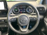 インテリアに合わせたデザインのステアリングは、運転される方のことも考え、運転しやすい形状、大きさです。是非一度、実際に触ってお確かめください。