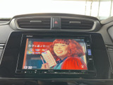 テレビ番組を画面で視聴でき、停車中の待ち時間も車内で過ごしやすくなります。画面表示が見やすく、操作メニューも確認しやすいため、日常の休憩時に便利な装備です。